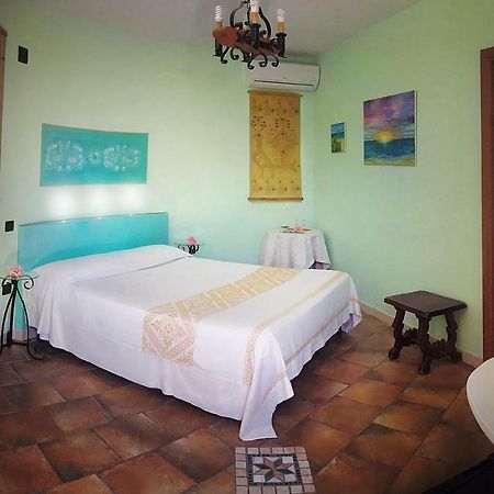 Le Quattro Mura Bed & Breakfast Pula Eksteriør bilde