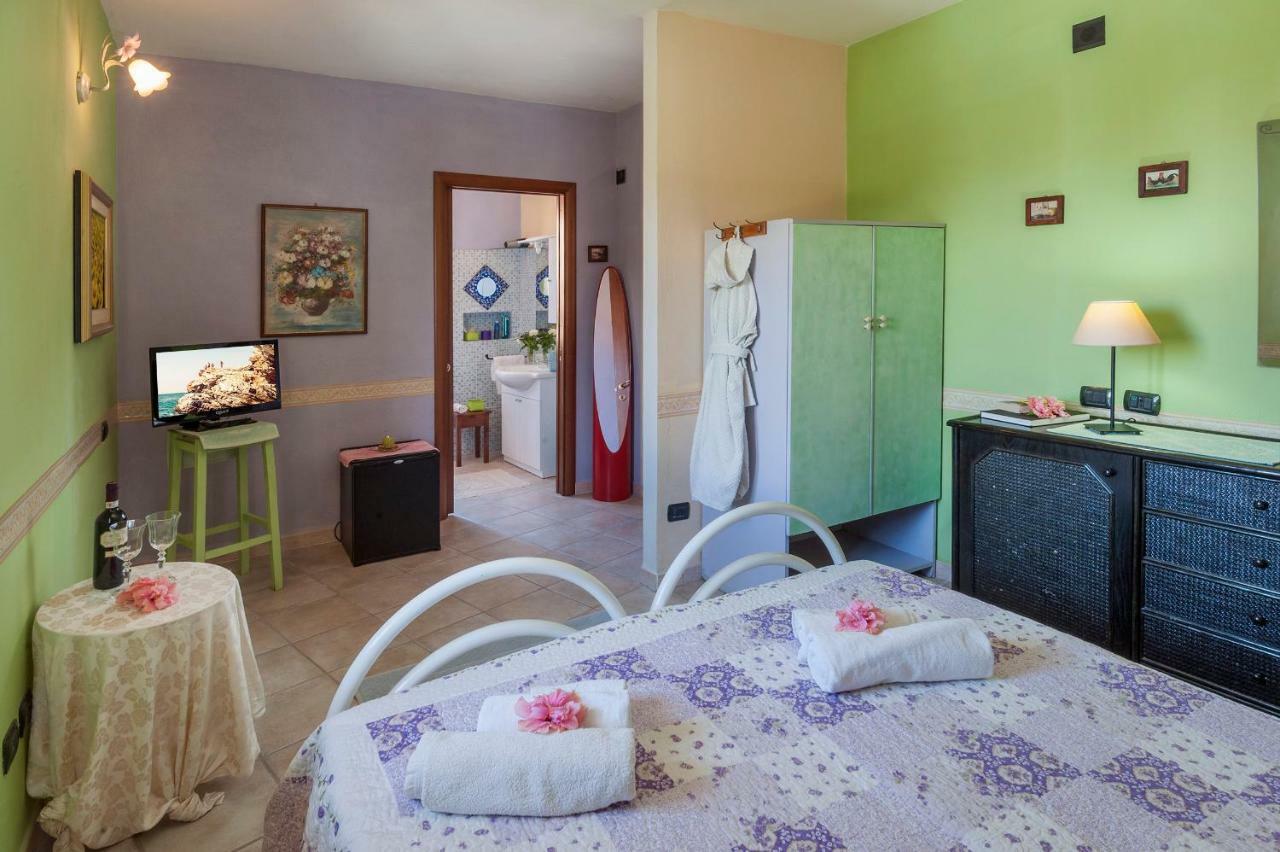 Le Quattro Mura Bed & Breakfast Pula Eksteriør bilde