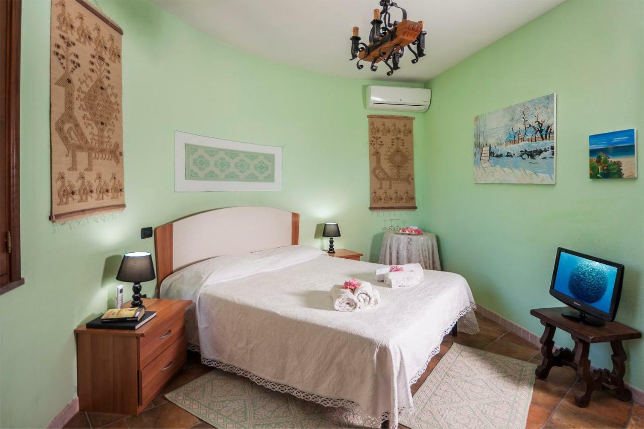 Le Quattro Mura Bed & Breakfast Pula Eksteriør bilde