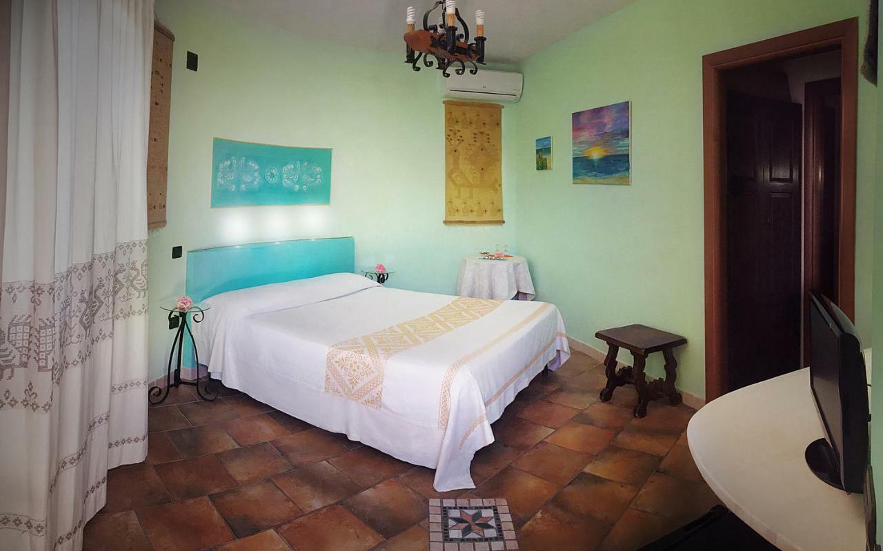 Le Quattro Mura Bed & Breakfast Pula Eksteriør bilde